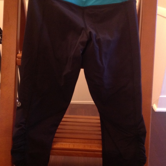 Lululemon Ruched Crops - Picture 2 of 7